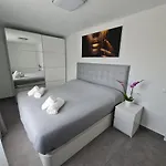 Apartman Modern 3 Bedroom Luxury In *